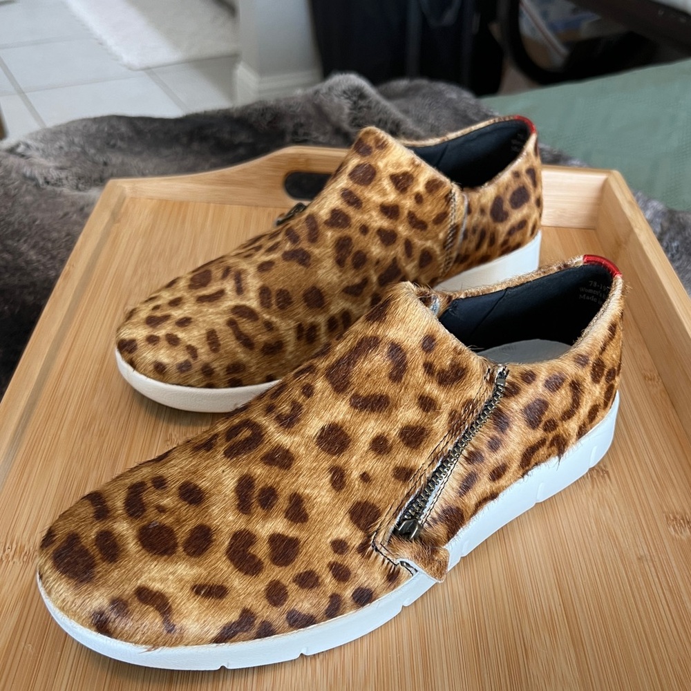 Johnson Murphy women’s leopard print shoes, size 8.5